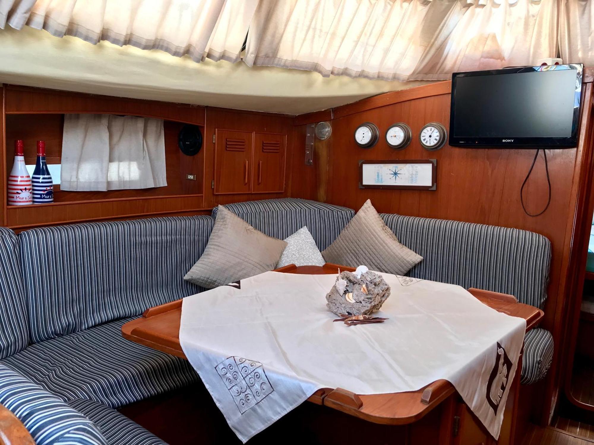 Sleep & Boats Barcelona City Sant Adria de Besos Exterior photo