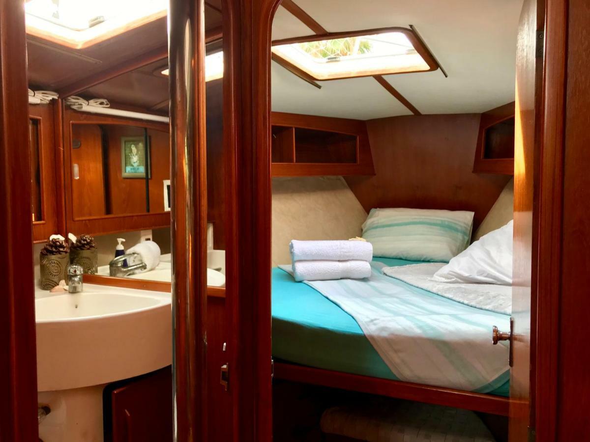Sleep & Boats Barcelona City Sant Adria de Besos Exterior photo